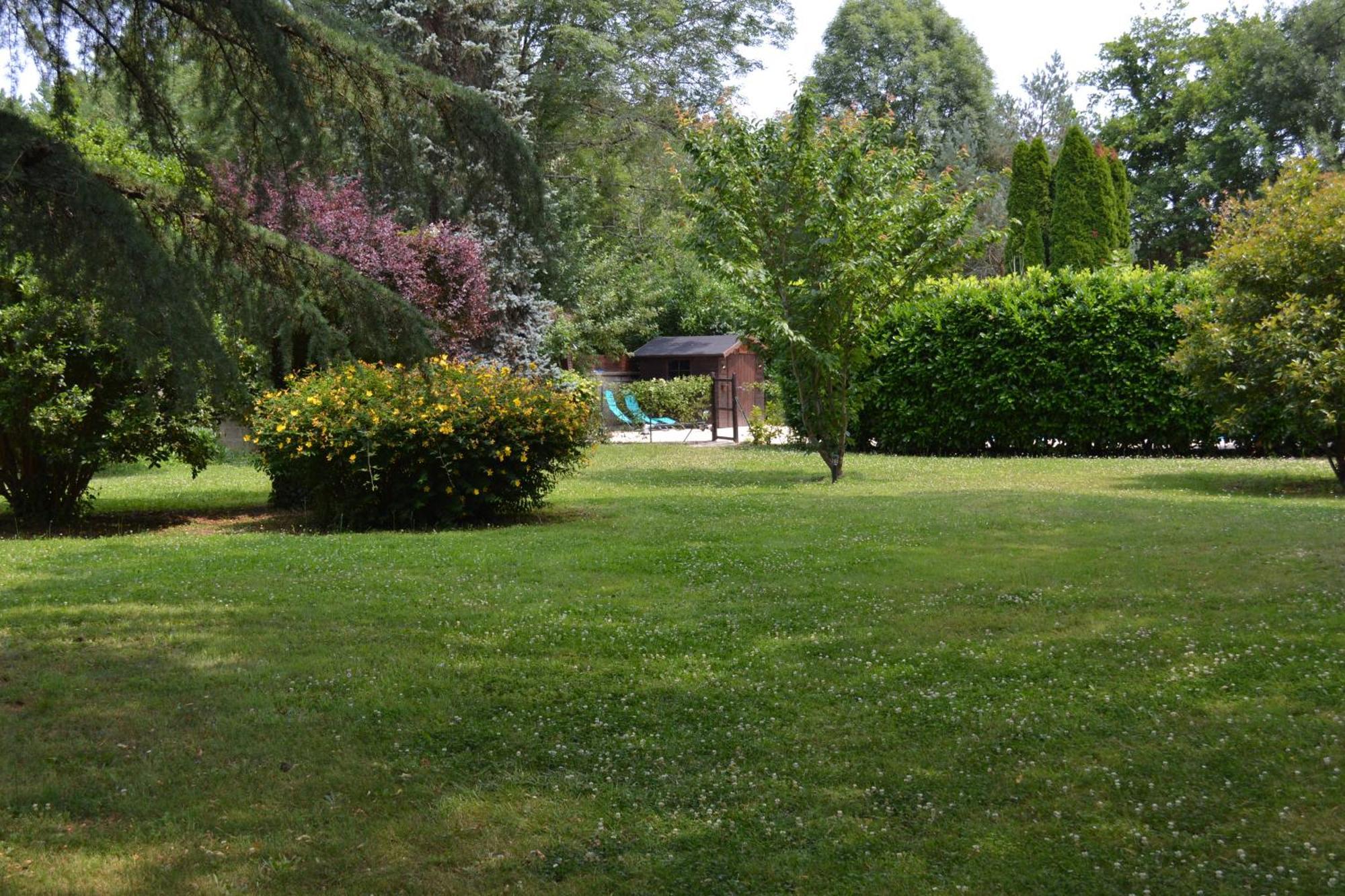 Les Bruyeres B&B Montbron Exterior photo
