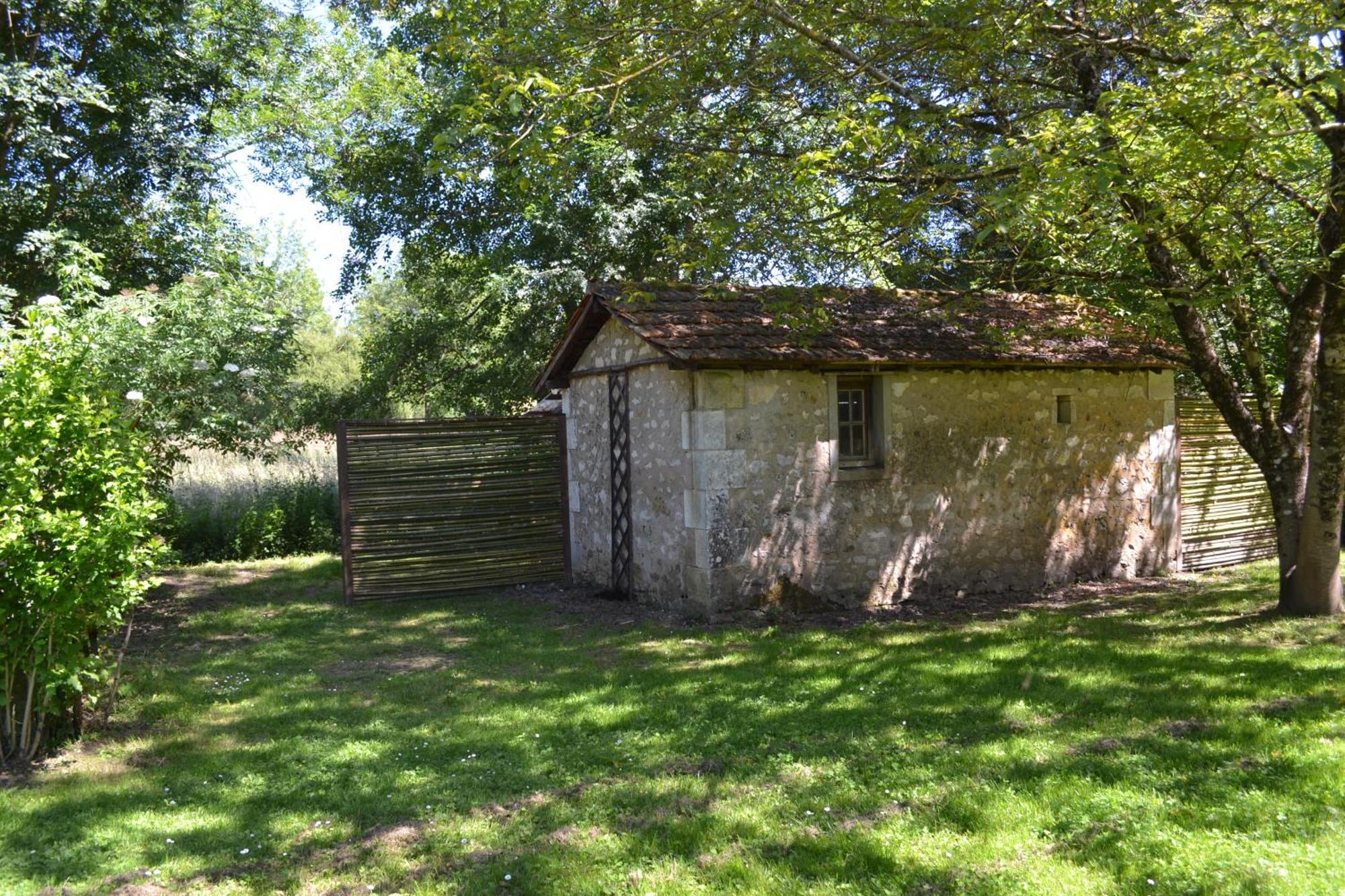 Les Bruyeres B&B Montbron Exterior photo